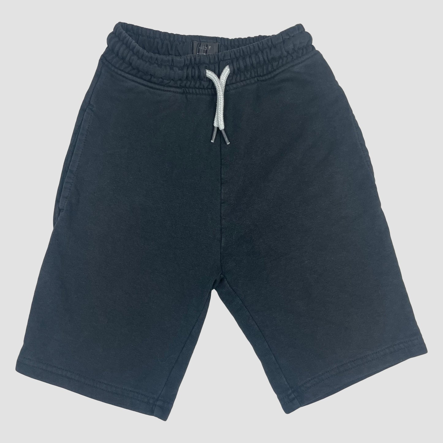 Dunkelgraue Sweatshorts von Next, Größe 9 Jahre – front