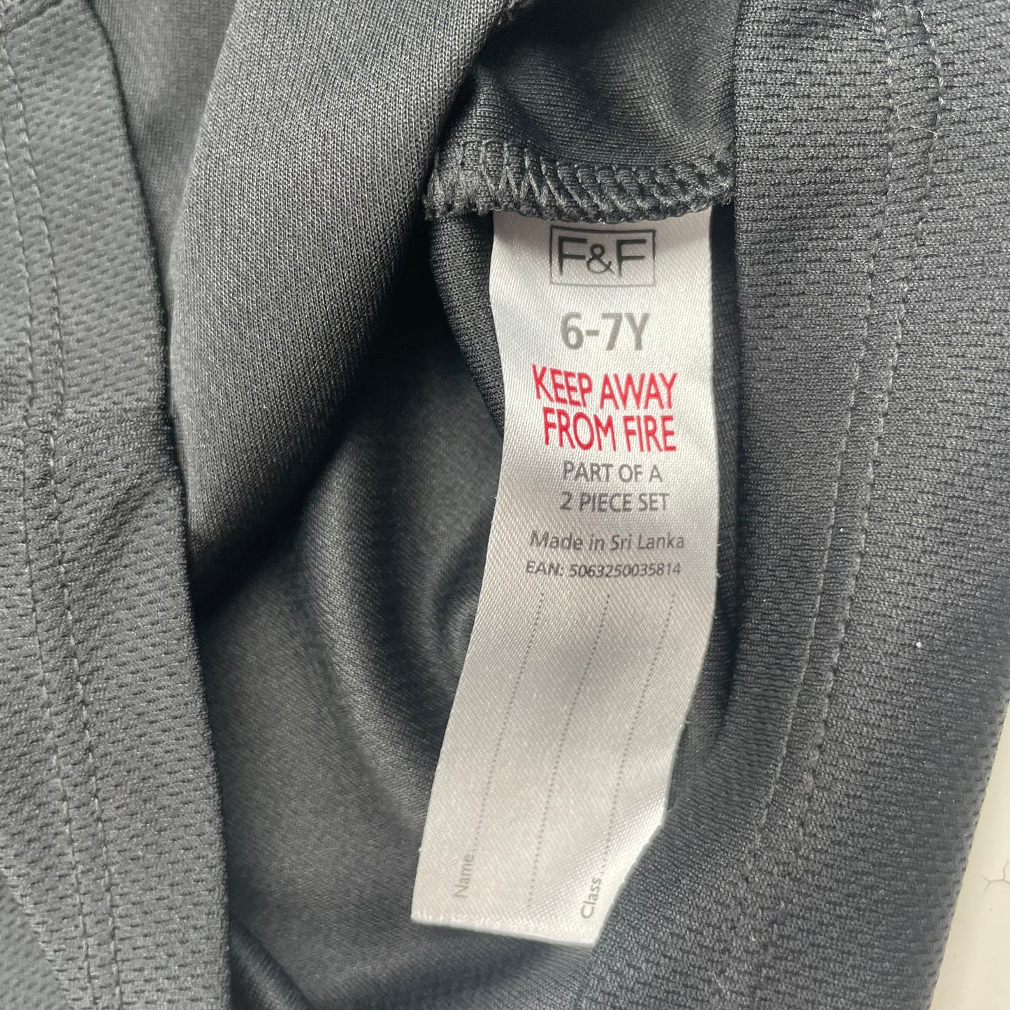 Schwarzes Sport-T-Shirt für Kinder aus Polyester in Größe 6-7 Jahre (F&F) – label