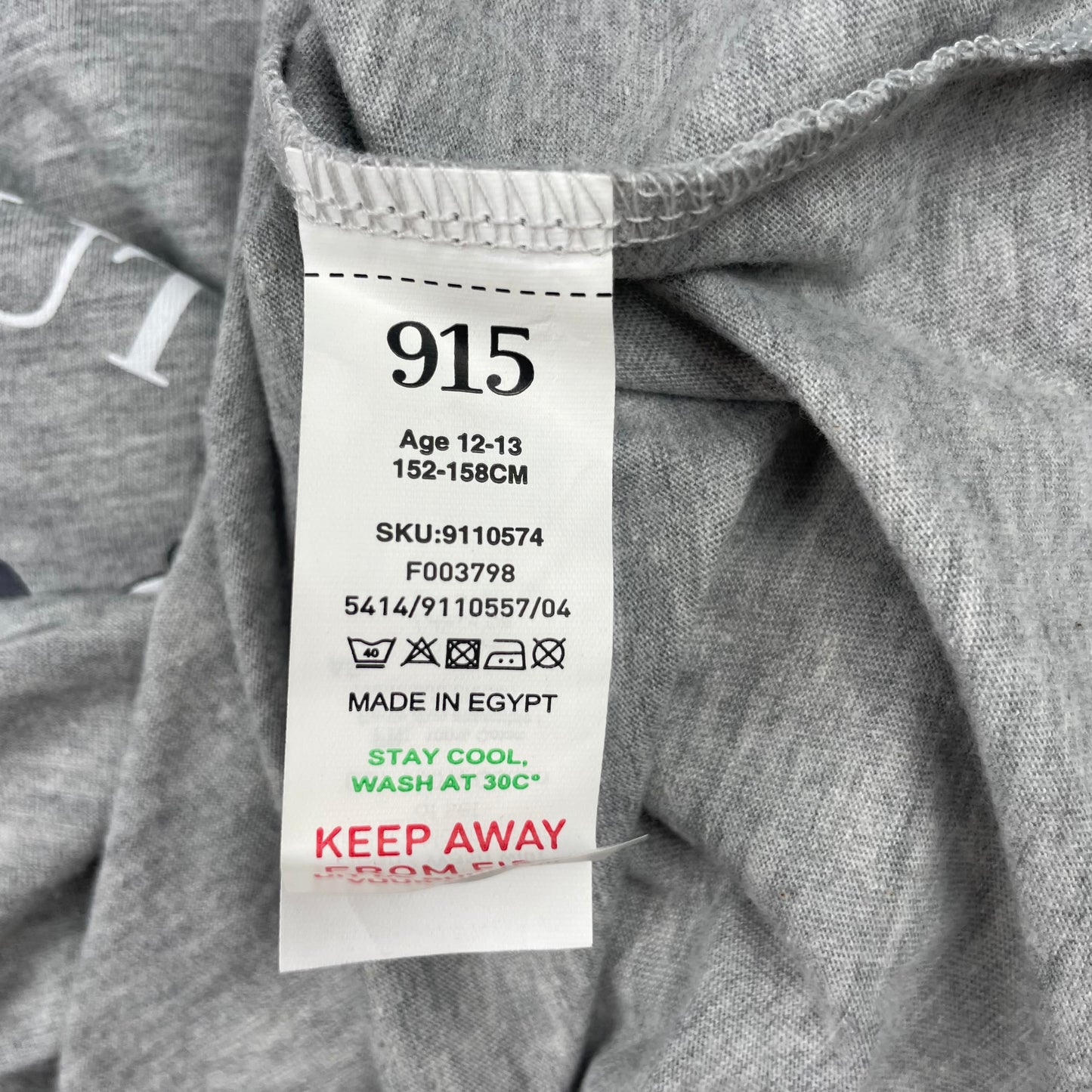 Graues T-Shirt mit Pandadruck und dem Text 'Too Cute to Sleep' – label
