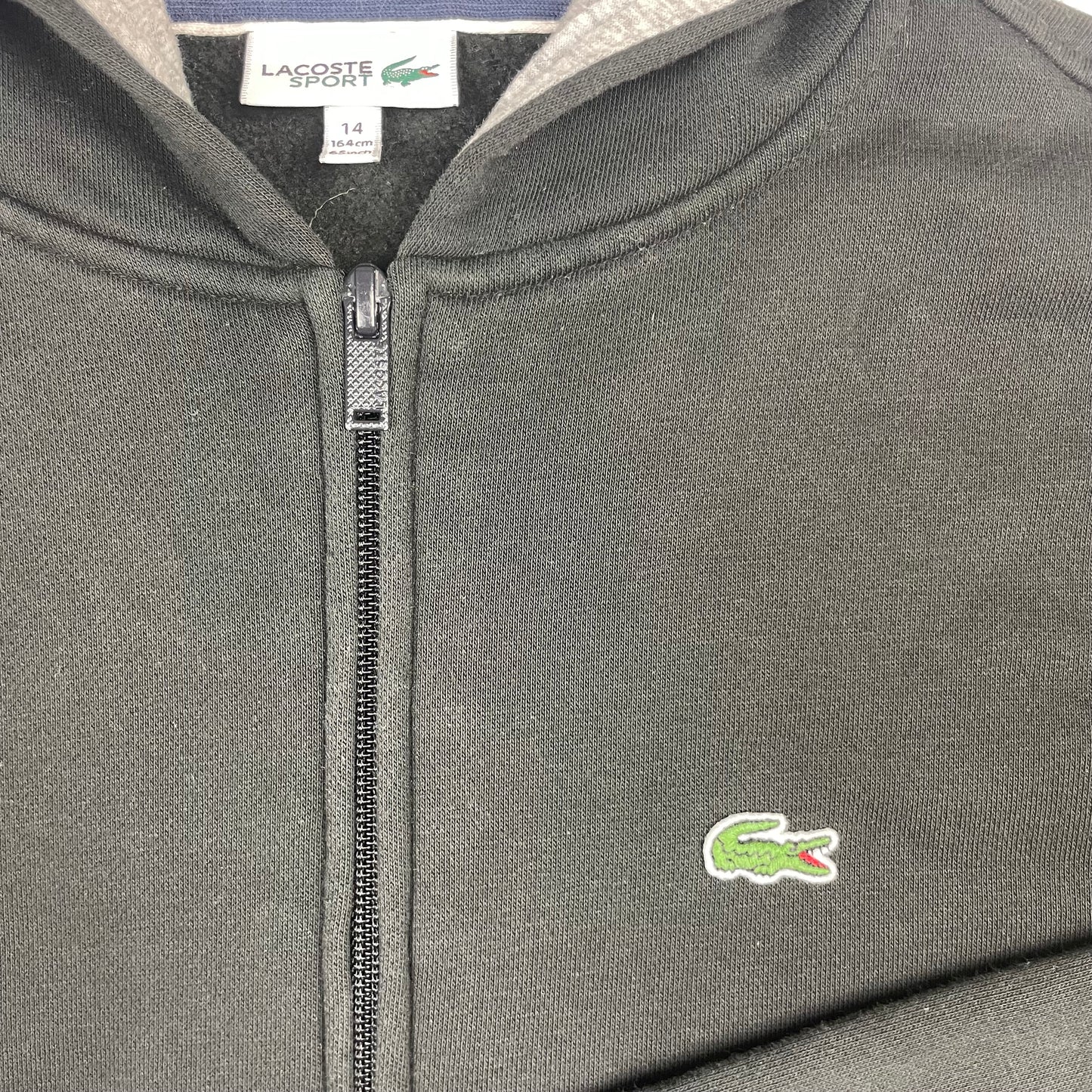 Schwarze Lacoste Sport Sweatjacke mit Kapuze und Reißverschluss, Größe 164 – detail