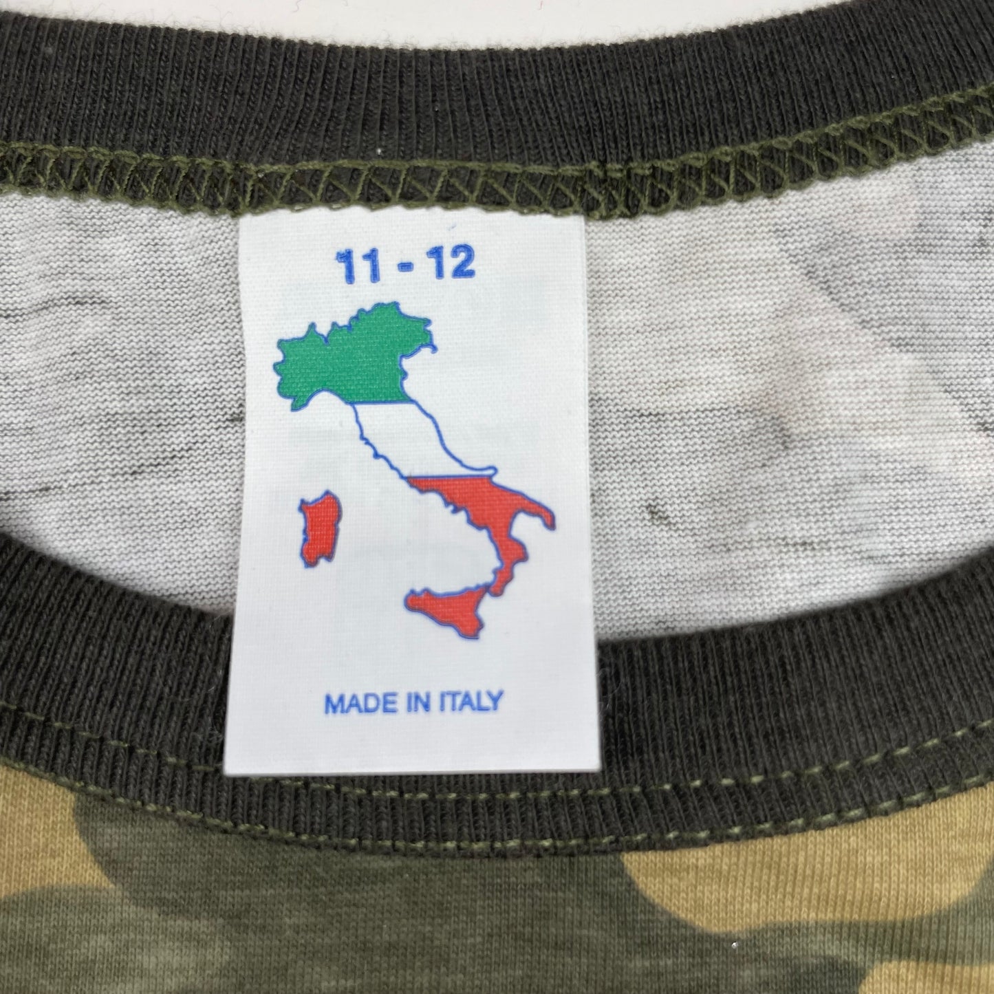 Grünes Baumwoll-T-Shirt mit Camouflage-Muster für Kinder – label