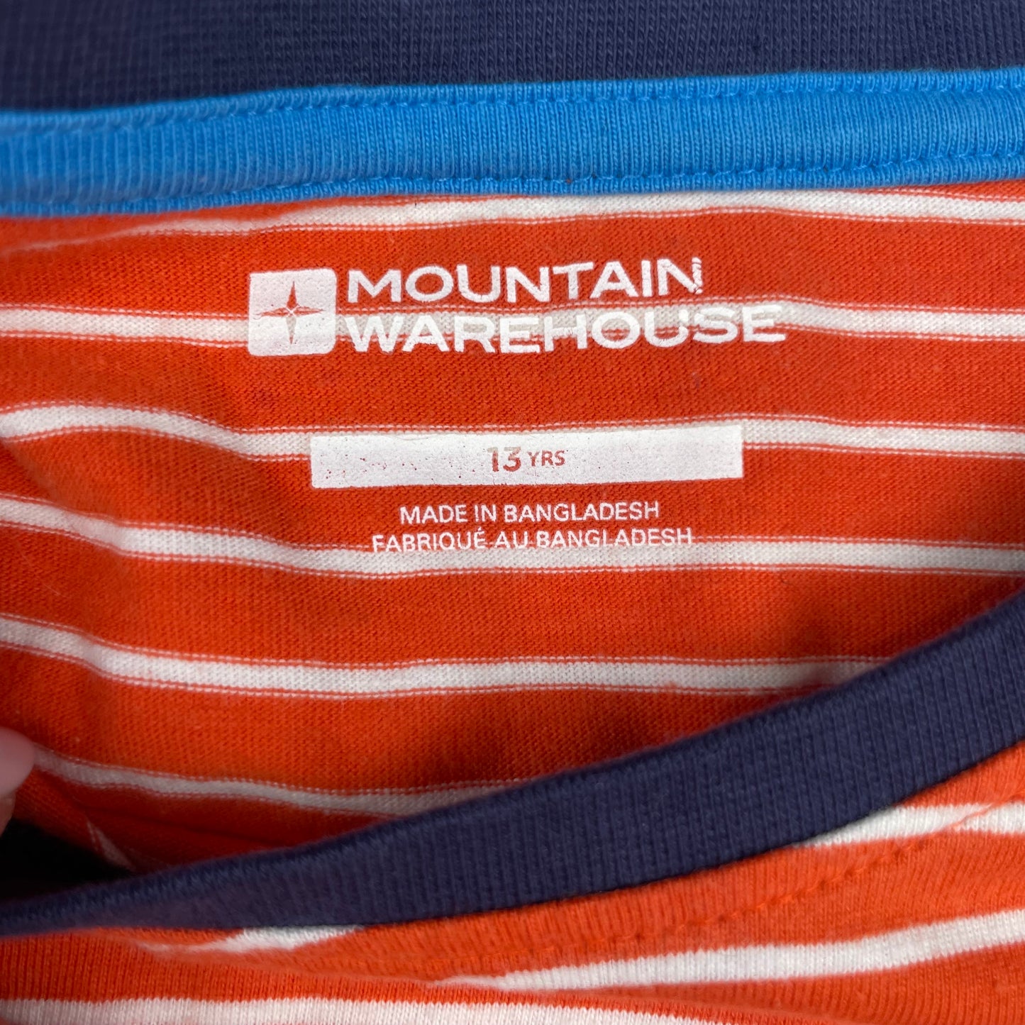 Orangenes gestreiftes T-Shirt von Mountain Warehouse für 13 Jahre alte Jungen. – label