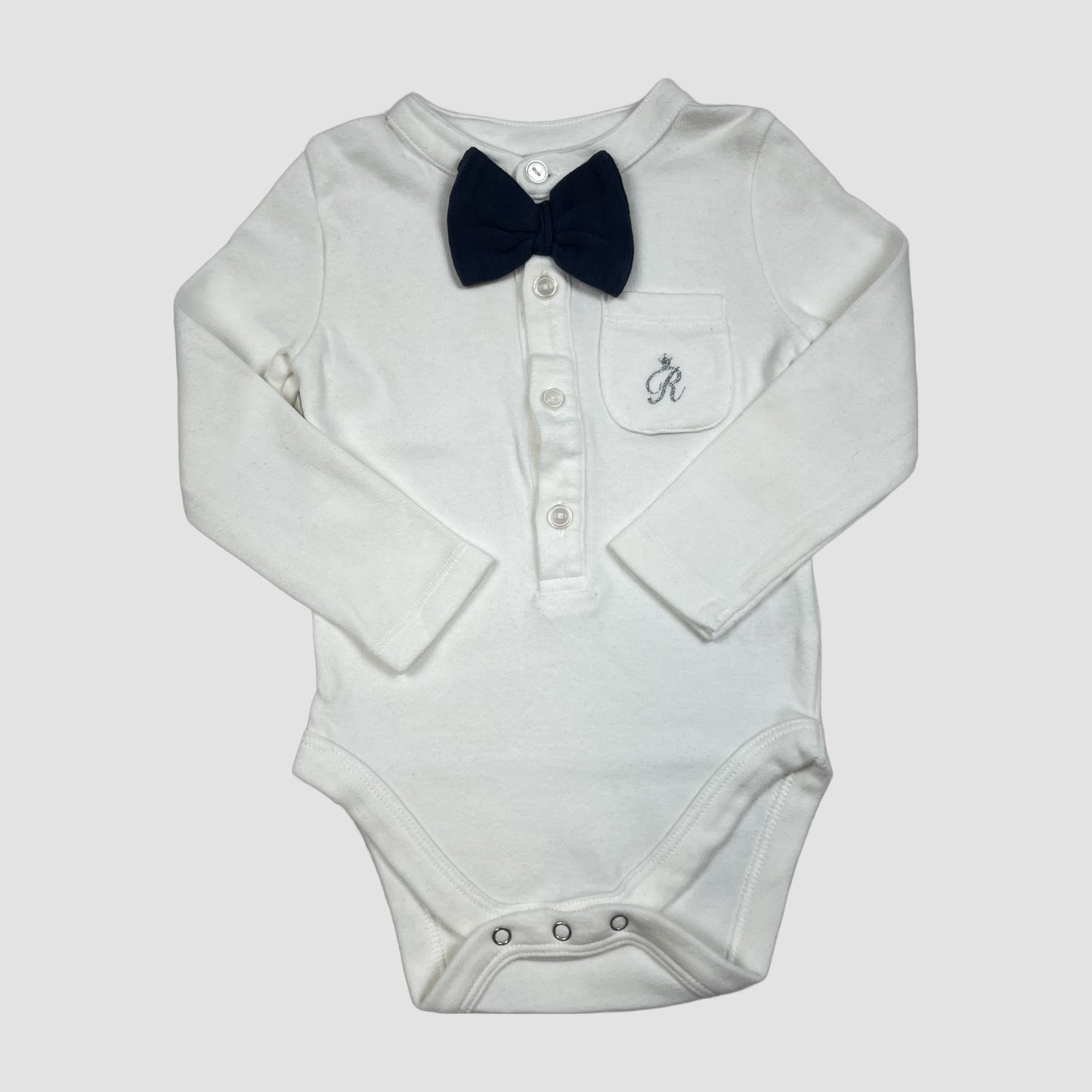 Weißer Langarm-Body mit dunkelblauer Fliege von River Island, Größe 80 (9–12 Monate)