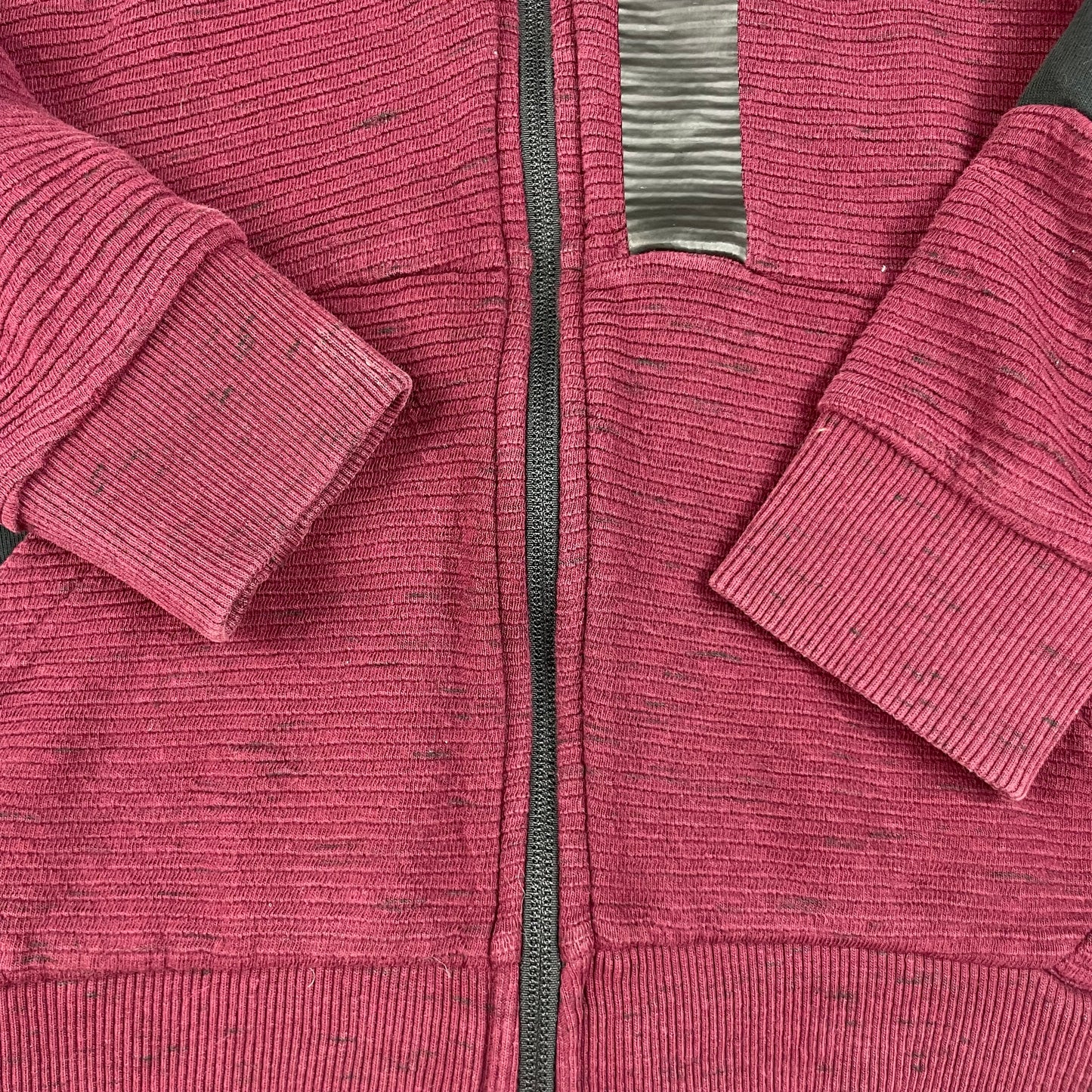 Bordeauxfarbene Kinder-Kapuzen-Sweatjacke mit Reißverschluss und schwarzen Einsätzen, Größe 122, von F&F