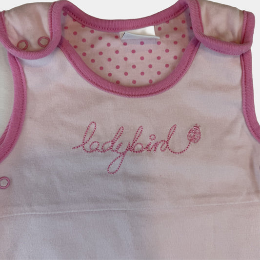 Rosa Baby-Schlafsack aus Baumwolle mit Käfer-Motiv und Druckknöpfen – fabric