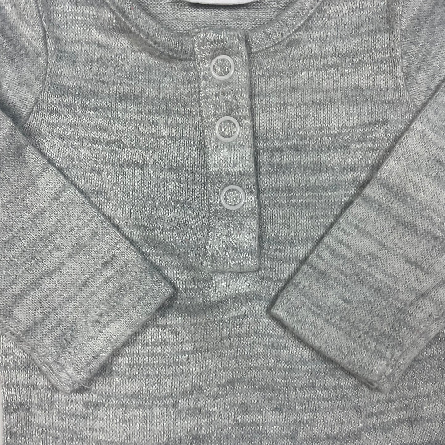 Grauer Body mit Knopfleiste für Babys bis zu 1 Monat – detail