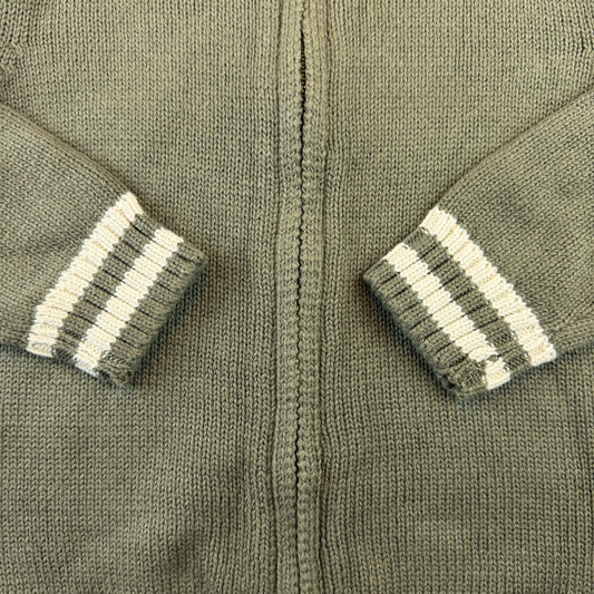 Olivgrüne Kinder-Strickjacke aus Baumwolle mit Reißverschluss und gestreiften Bündchen – sleeve