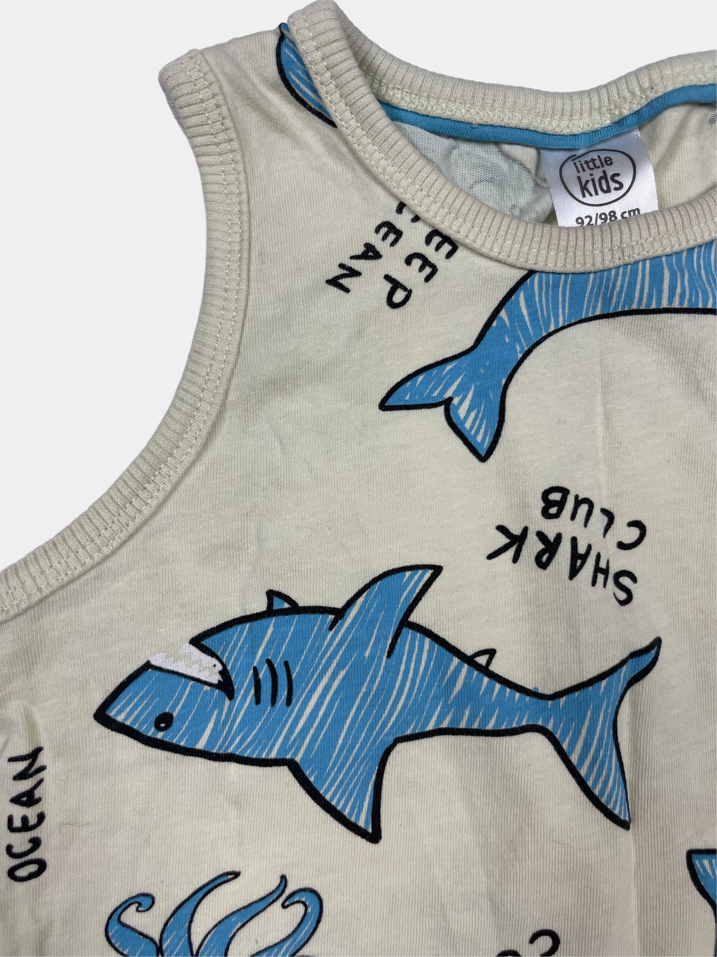Beiges Tanktop mit Ozean-Motiven wie Haien und Walen, Größe 92/98 cm – detail