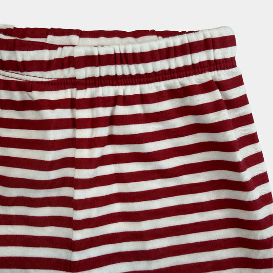 Rot-weiße gestreifte Babyhose mit elastischem Bund – detail