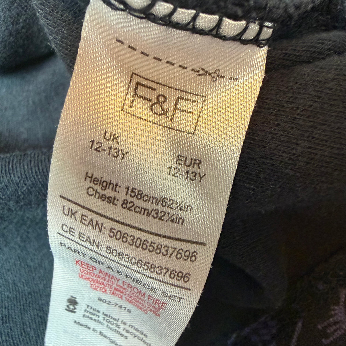Blauer Schlafanzug für Kinder mit schwarzem Gaming-Muster, langarm und lange Hose – label