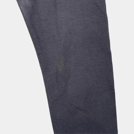 Graue Leggings aus Baumwolle mit elastischem Bund. – detail