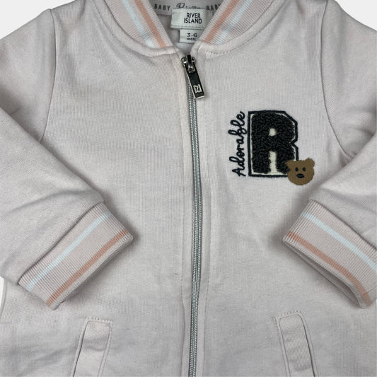 Weißer Polyester-Overall mit niedlichen Teddy-Applikationen – detail