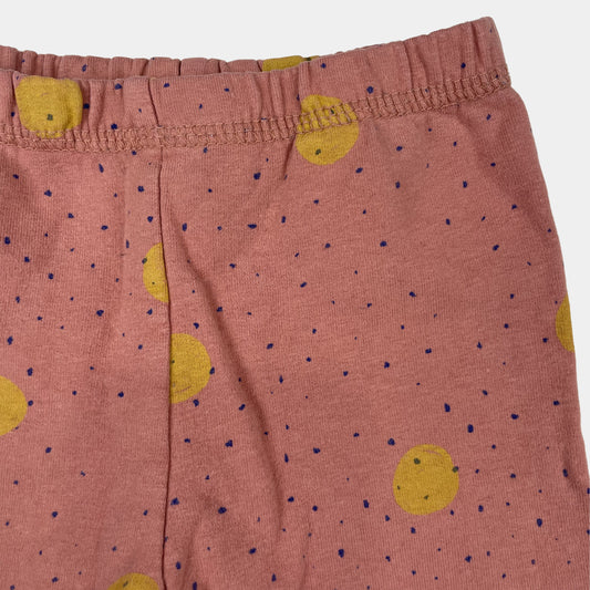 Rosa Babyhose mit gelbem Punktmuster und elastischem Bund