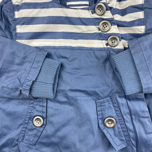 Gestreifte blaue Jacke mit Kapuze von John Lewis, 9-12 Monate – detail