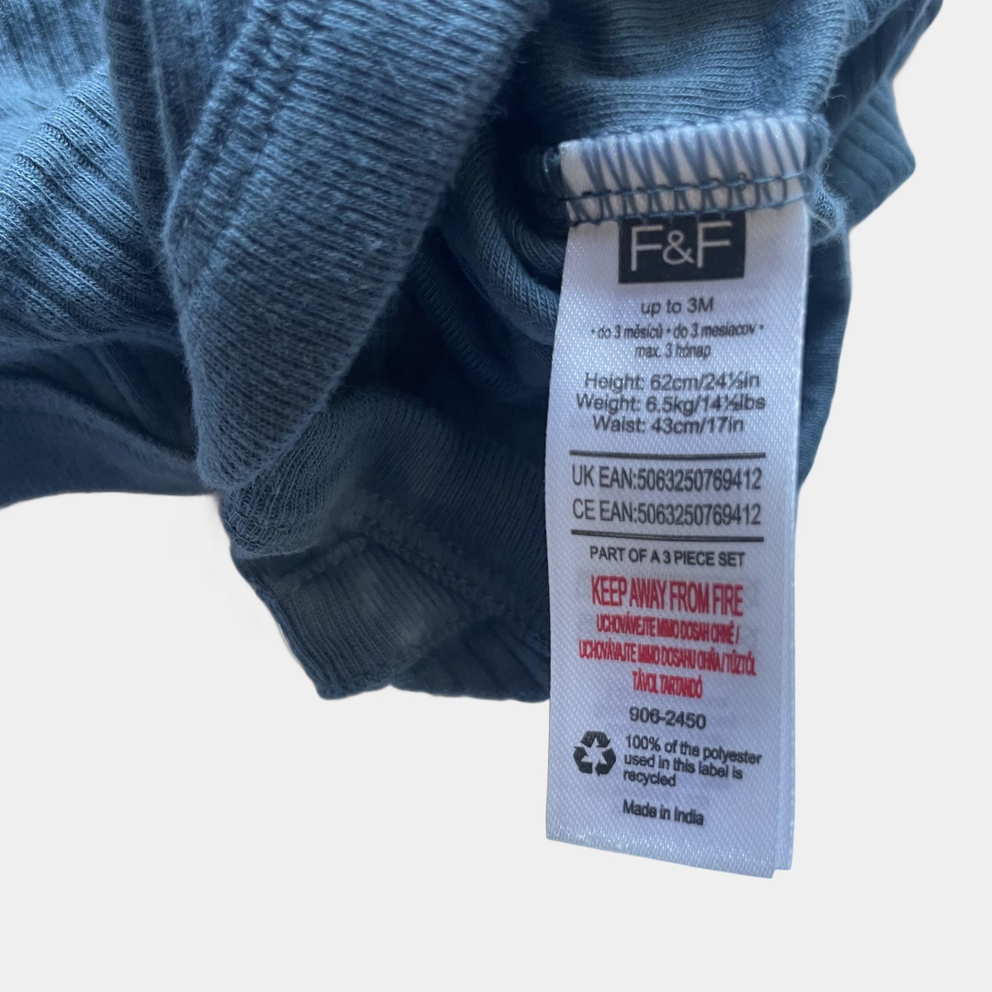 Grauer Baumwoll-Body mit Rippenmuster und langen Ärmeln – label