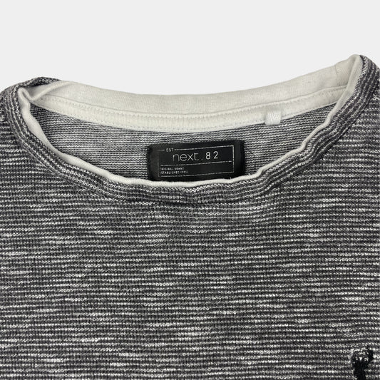 Grauer Baumwoll-Pullover mit gestreiftem Muster, Größe 12 Jahre. – detail