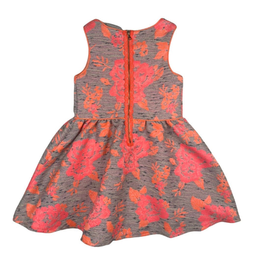 Elegantes Kleid mit Blumenmuster