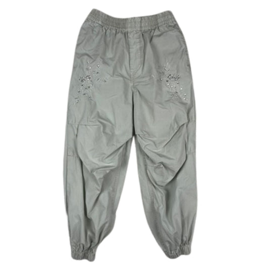 Lässige Kinderhose mit Stickerei