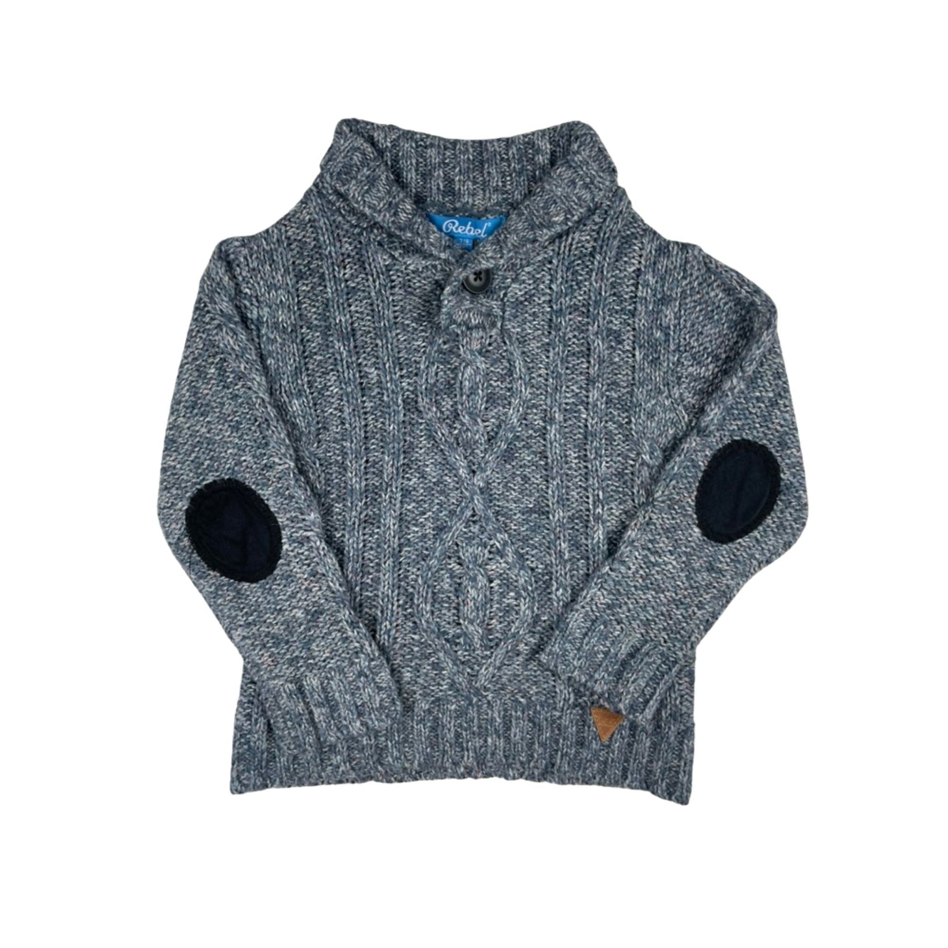 Grauer Strickpulli mit Knopfleiste und Ellbogenpatches