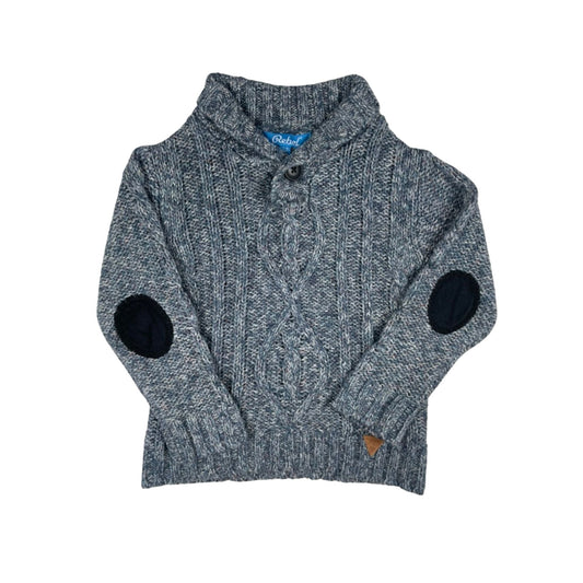 Grauer Strickpulli mit Knopfleiste und Ellbogenpatches