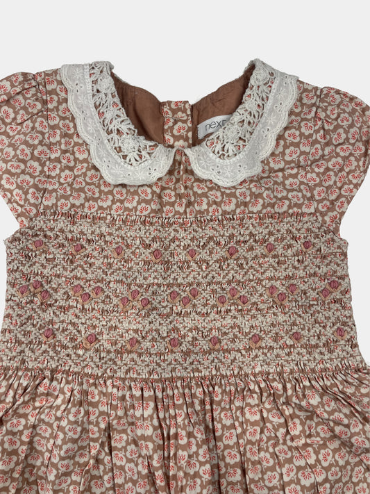 Rosa Baumwollkleid mit Blumenmuster und weißen Spitzendetails am Kragen, Größe 3-4 Jahre – collar