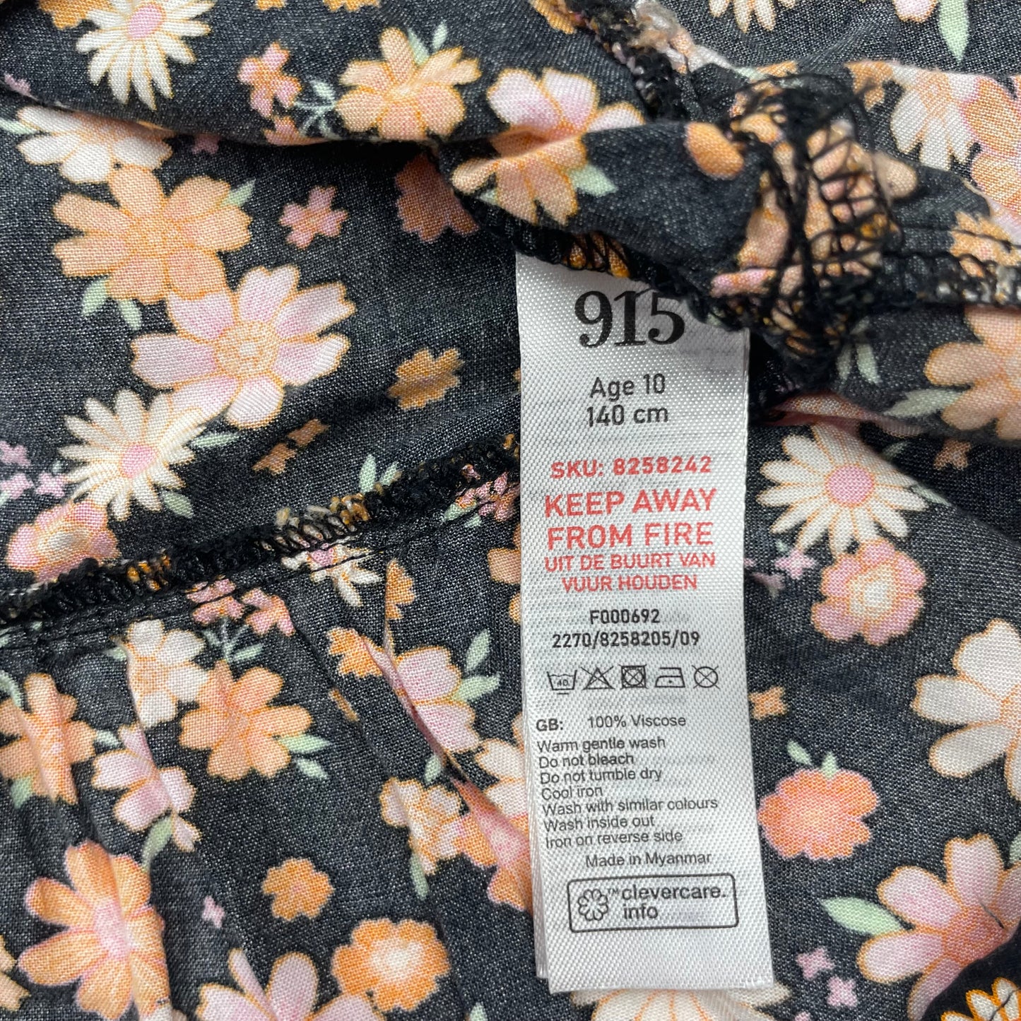 Schwarzes Viskose-Kleid mit Blumenmuster für Mädchen Größe 140 – label