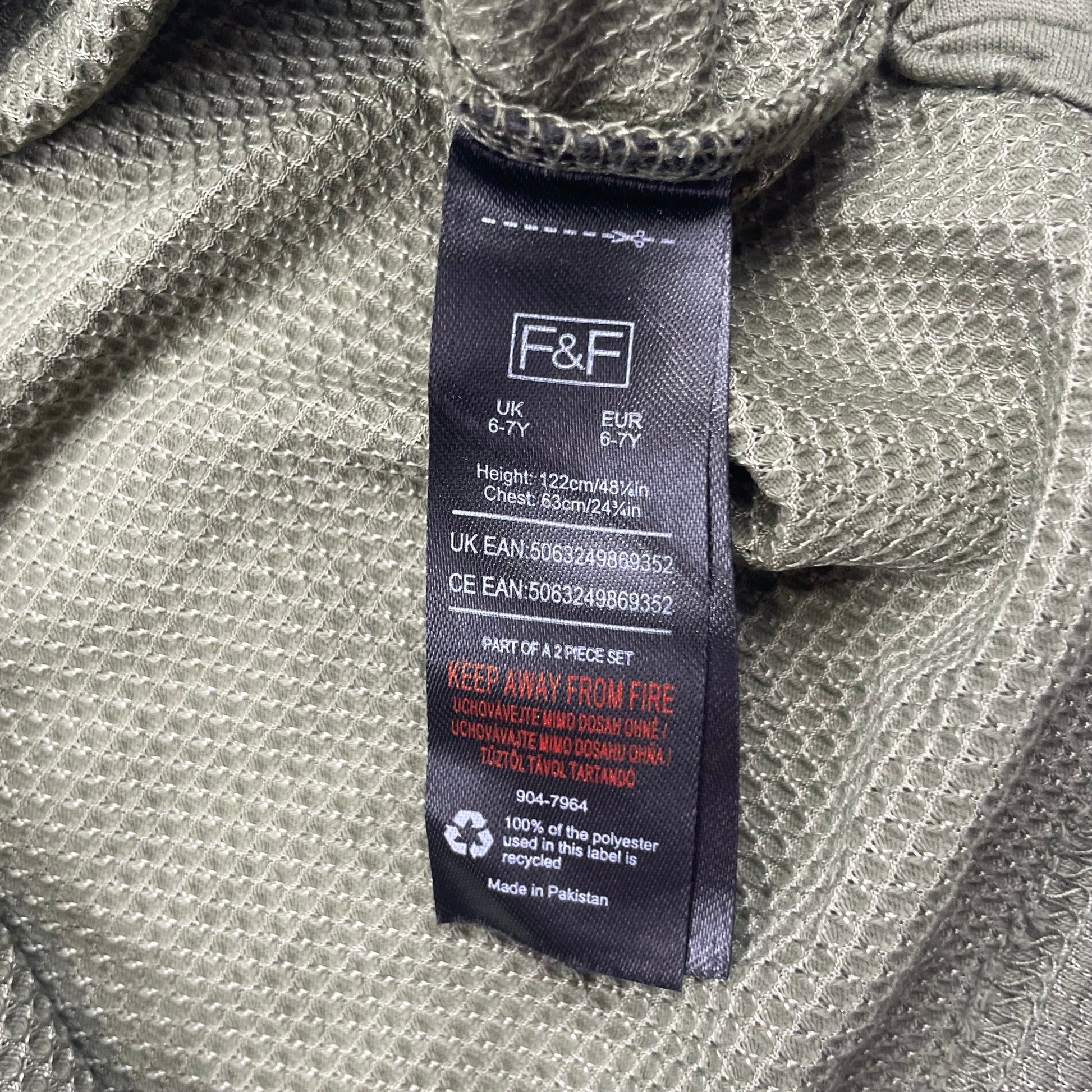 Olives Kinder-T-Shirt mit Kragen und Reißverschluss – label