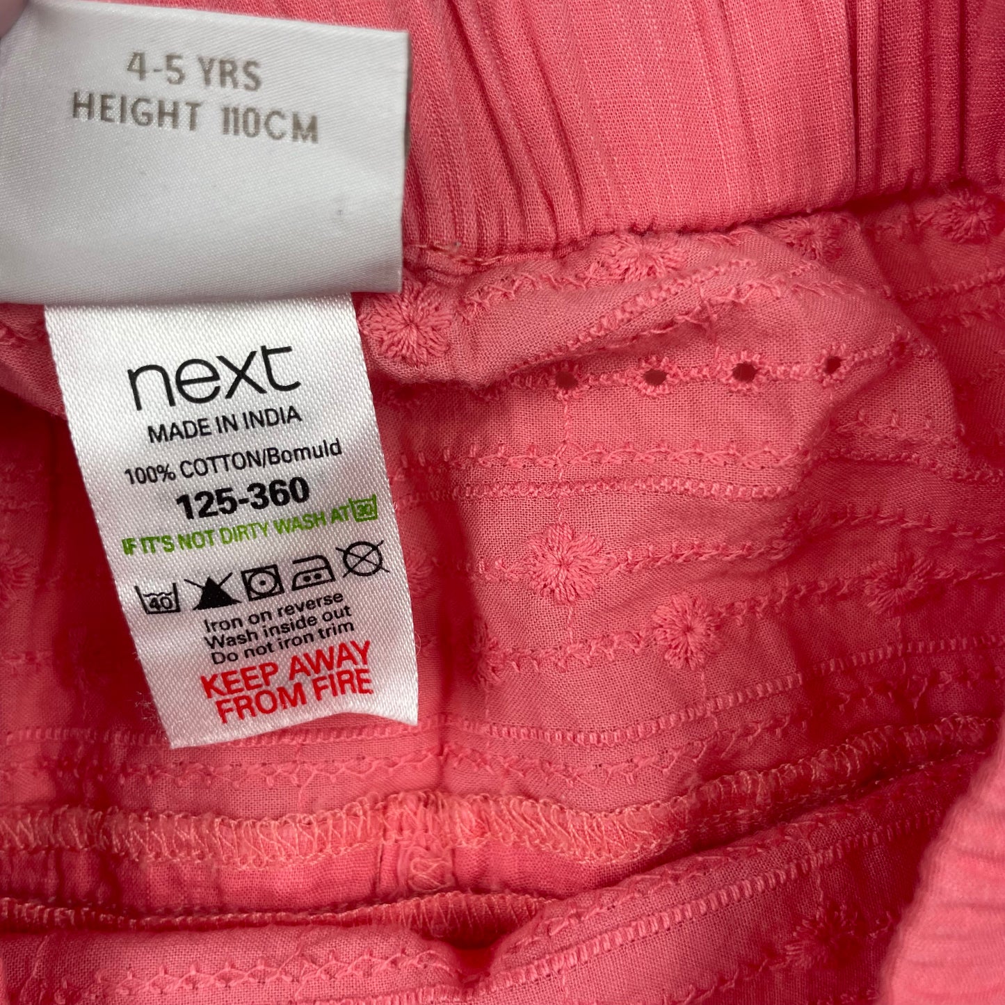 Rosa Baumwoll-Caprihose mit Stickerei für Kinder – label