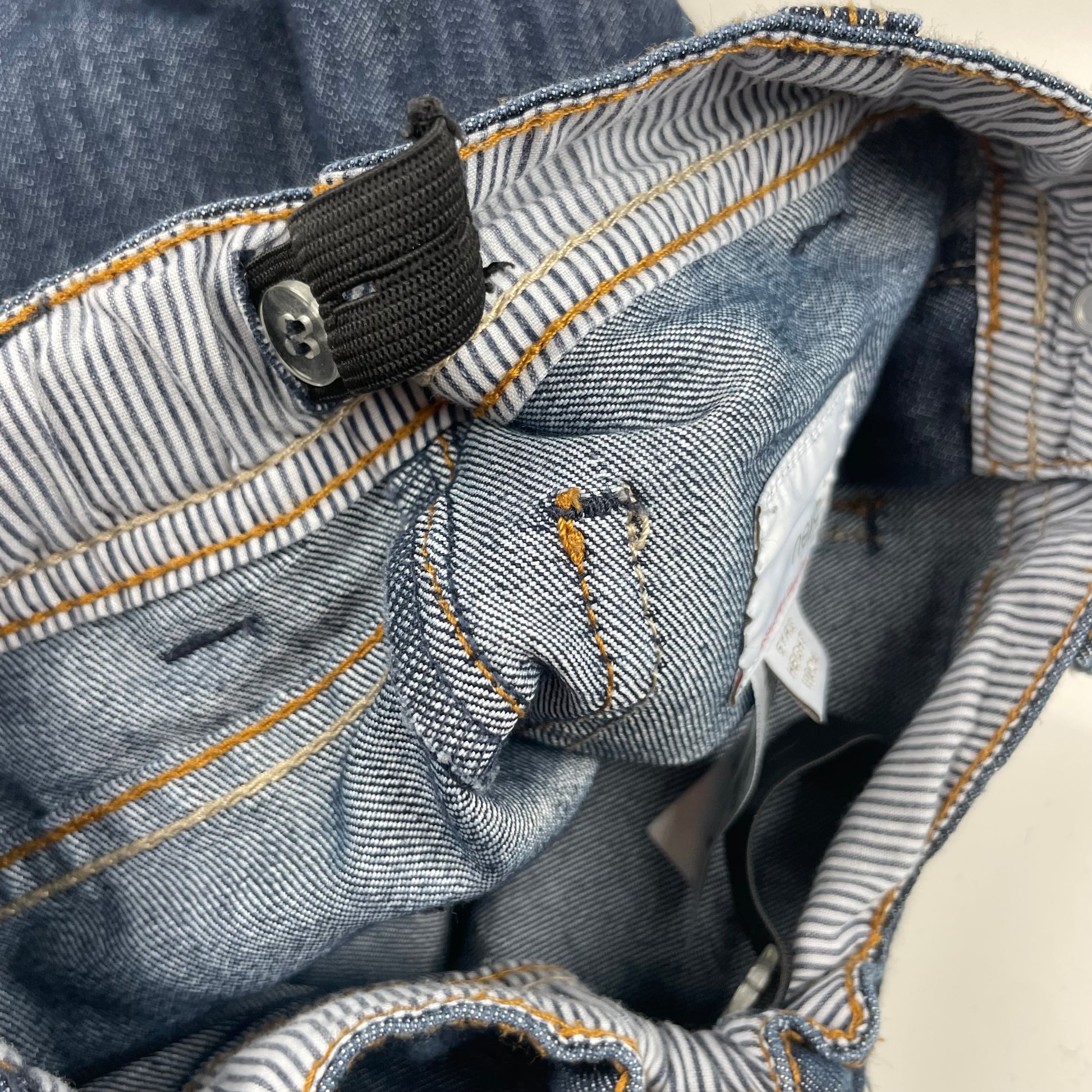 Blaue Jeans-Shorts mit Schleife für Kinder – inside