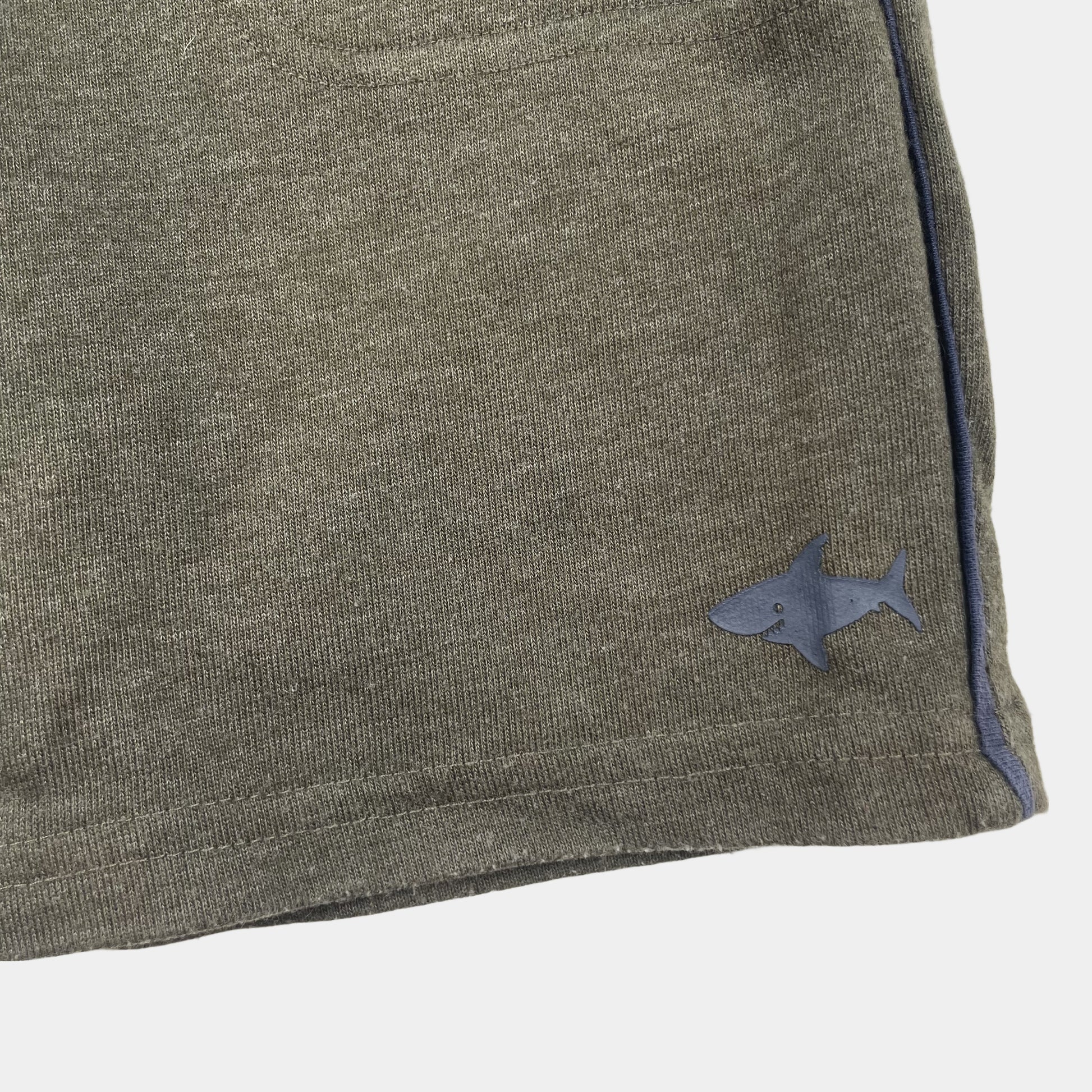 Graue Sweatshorts aus Baumwolle mit elastischem Bund für Jungen im Alter von 4-5 Jahren von F&F. – detail