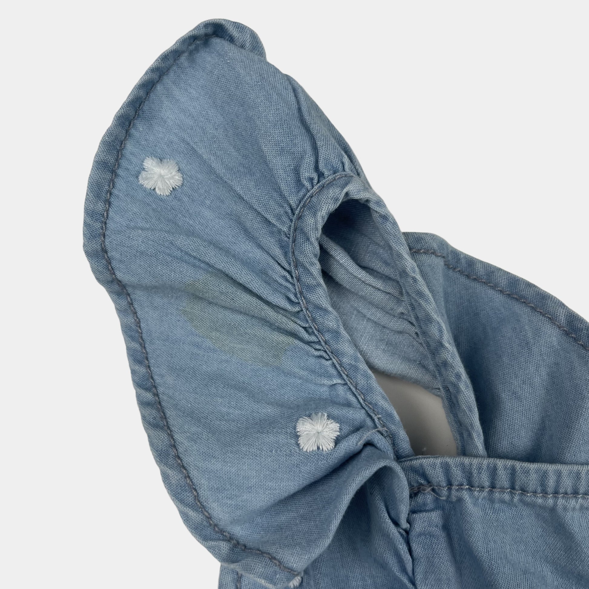 Blauer Denim-Overall mit Rüschen und Blumenstickereien für 4-5 Jahre – fabric