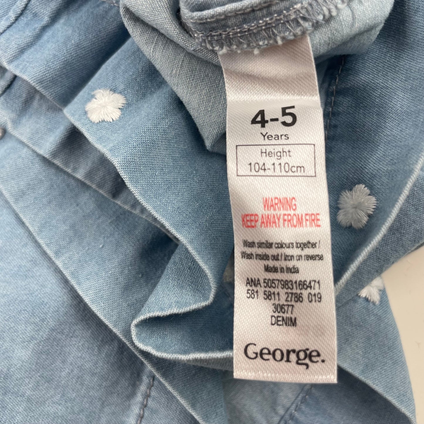 Blauer Denim-Overall mit Rüschen und Blumenstickereien für 4-5 Jahre – label