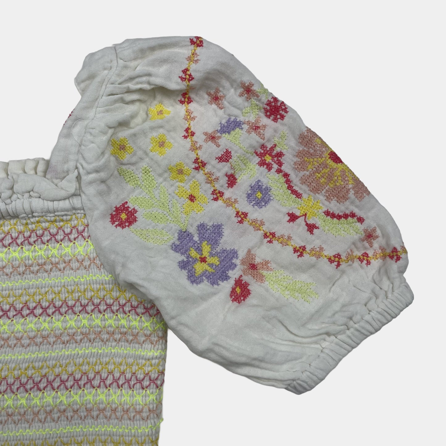 Mehrfarbige bestickte Kinderbluse mit Puffärmeln – sleeve
