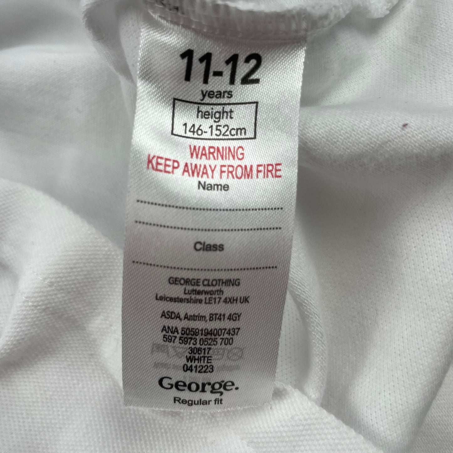 Weiße Bluse mit Kragen und kurzen Ärmeln – label
