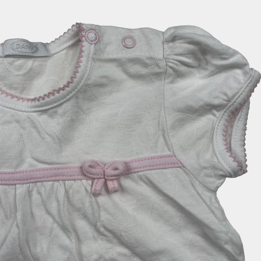 Weißes Baumwoll-Kleid mit rosa Details und kurzen Ärmeln