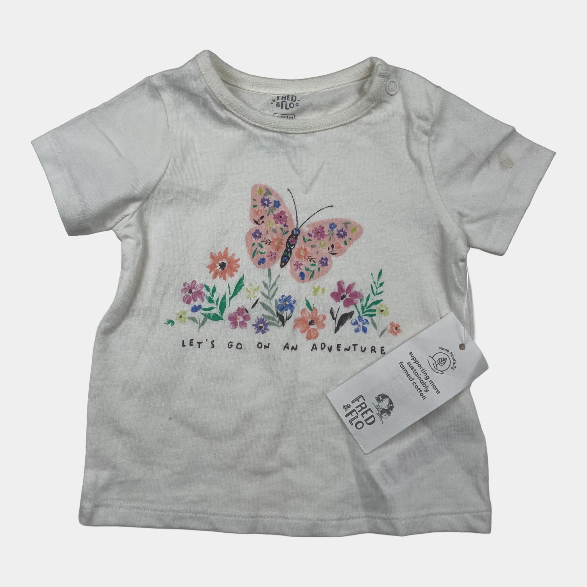 Weißes T-Shirt mit Schmetterling und Blumenmotiv für Babys. – front
