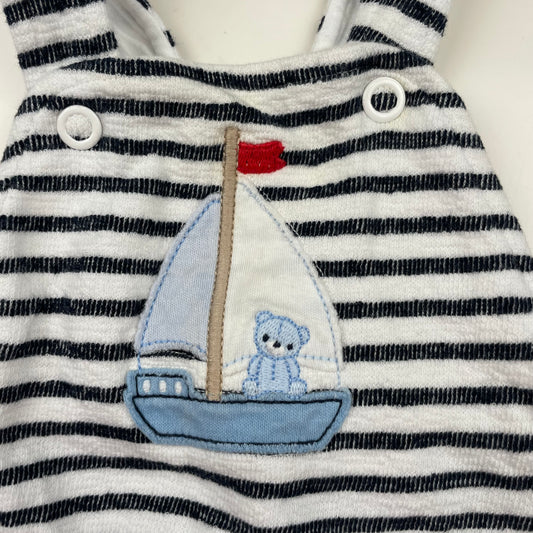 Schwarz-weißer Baumwoll-Overall mit maritimen Motiven für Babys – detail
