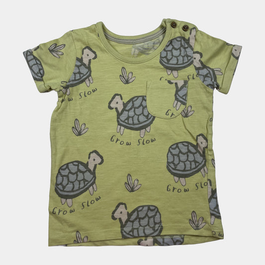 Gelbes T-Shirt mit Schildkrötenmuster für Kleinkinder – front