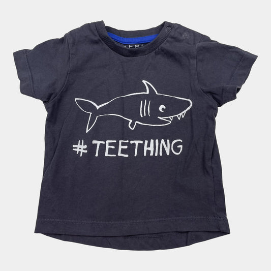 Dunkelgraues Baumwoll-T-Shirt mit Haifisch-Print und '#TEETHING' Schriftzug – front