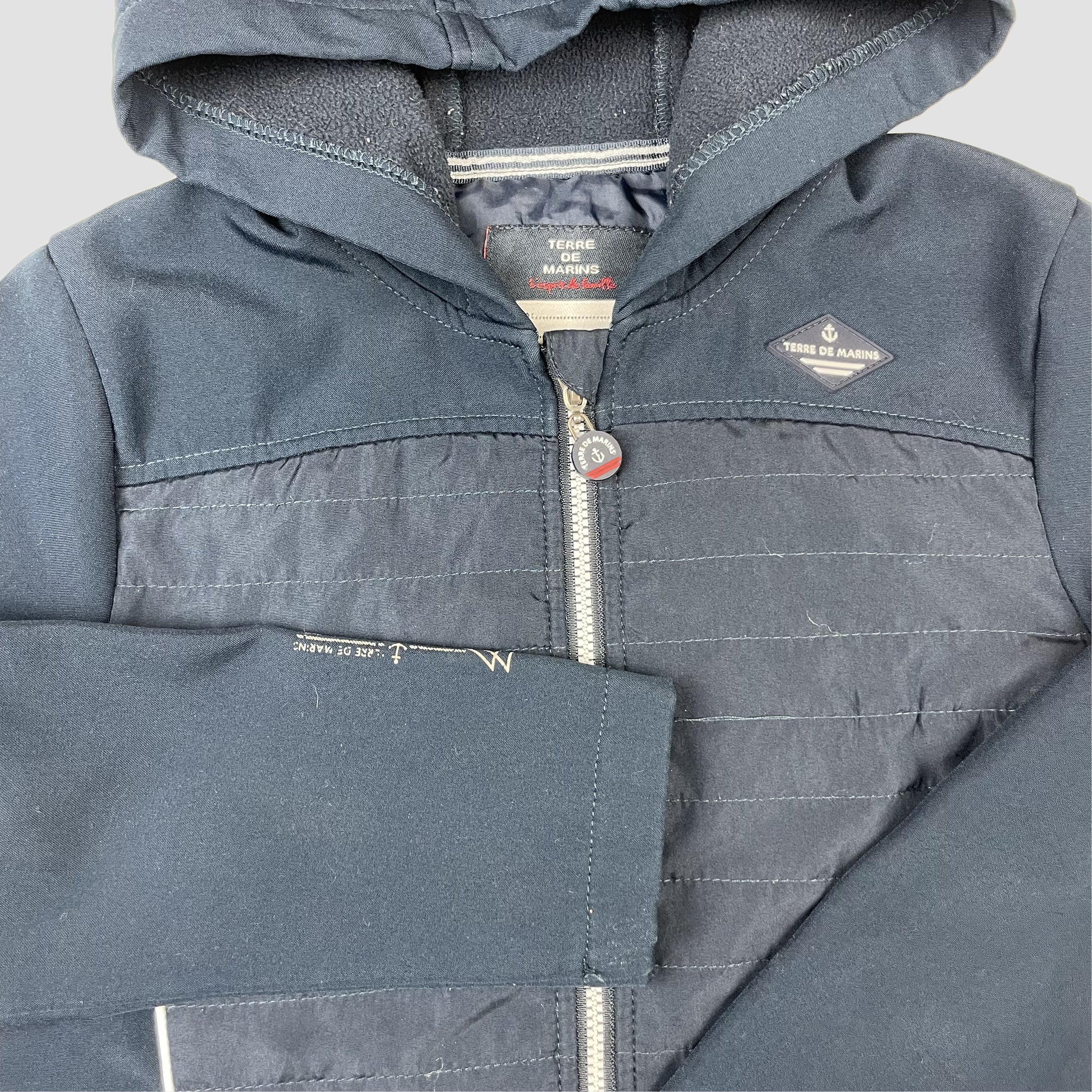 Dunkelblaue Kinder-Kapuzenjacke mit Reißverschluss und gesteppter Front