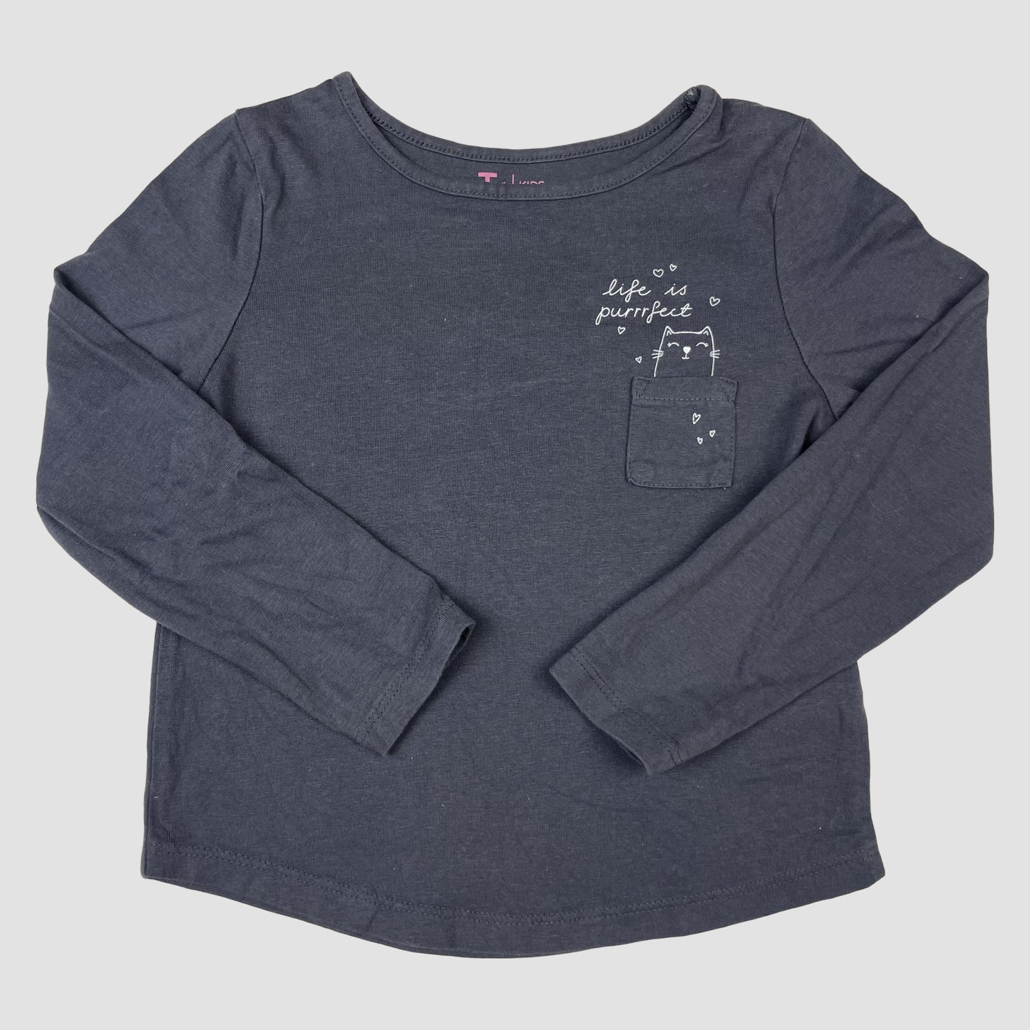 Dunkelgraues Langarmshirt von Tu mit kleiner Brusttasche und Katzenprint, Größe 4 Jahre (104) – front