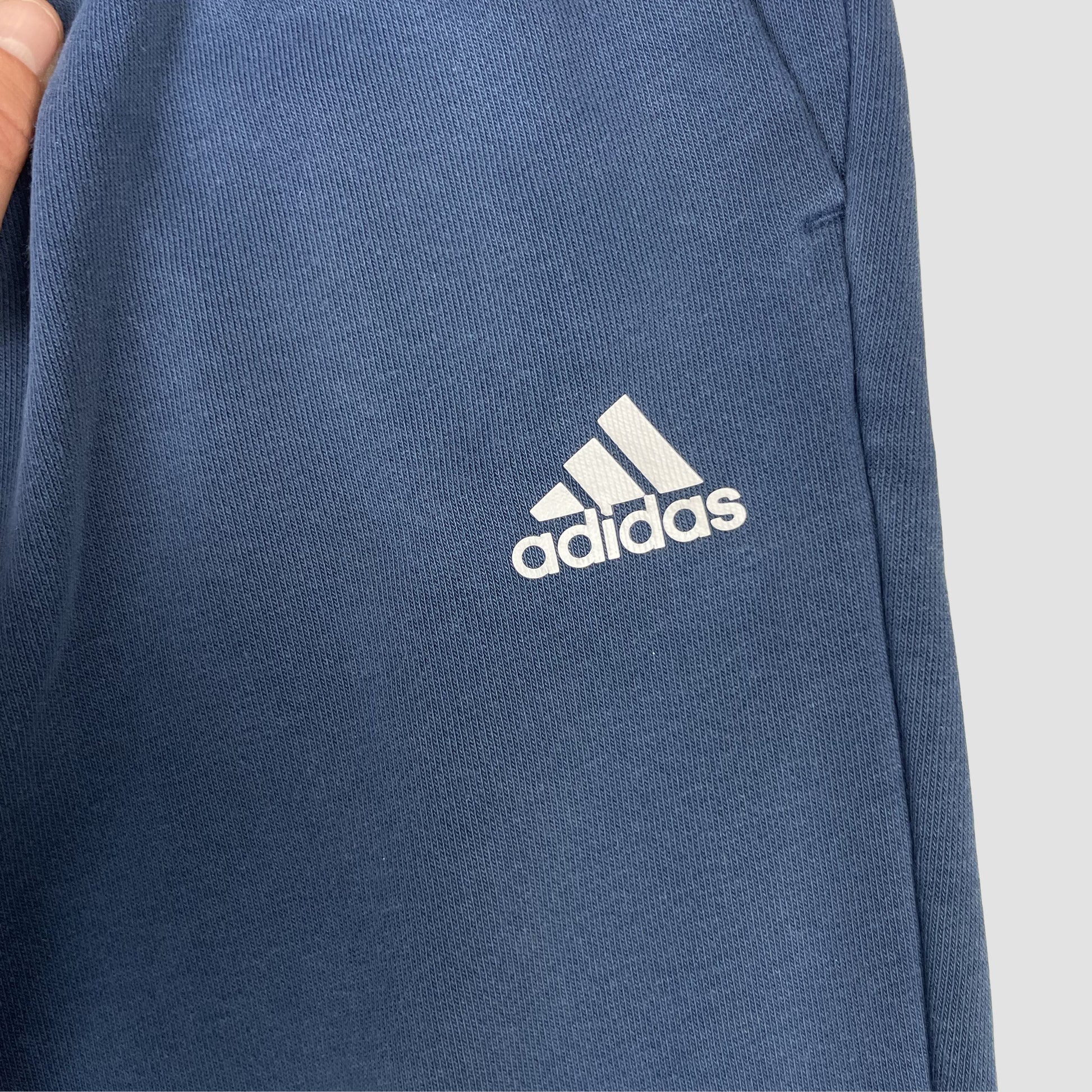 Dunkelblaue adidas Kinder-Sweathose mit Logo, Größe 140 – label