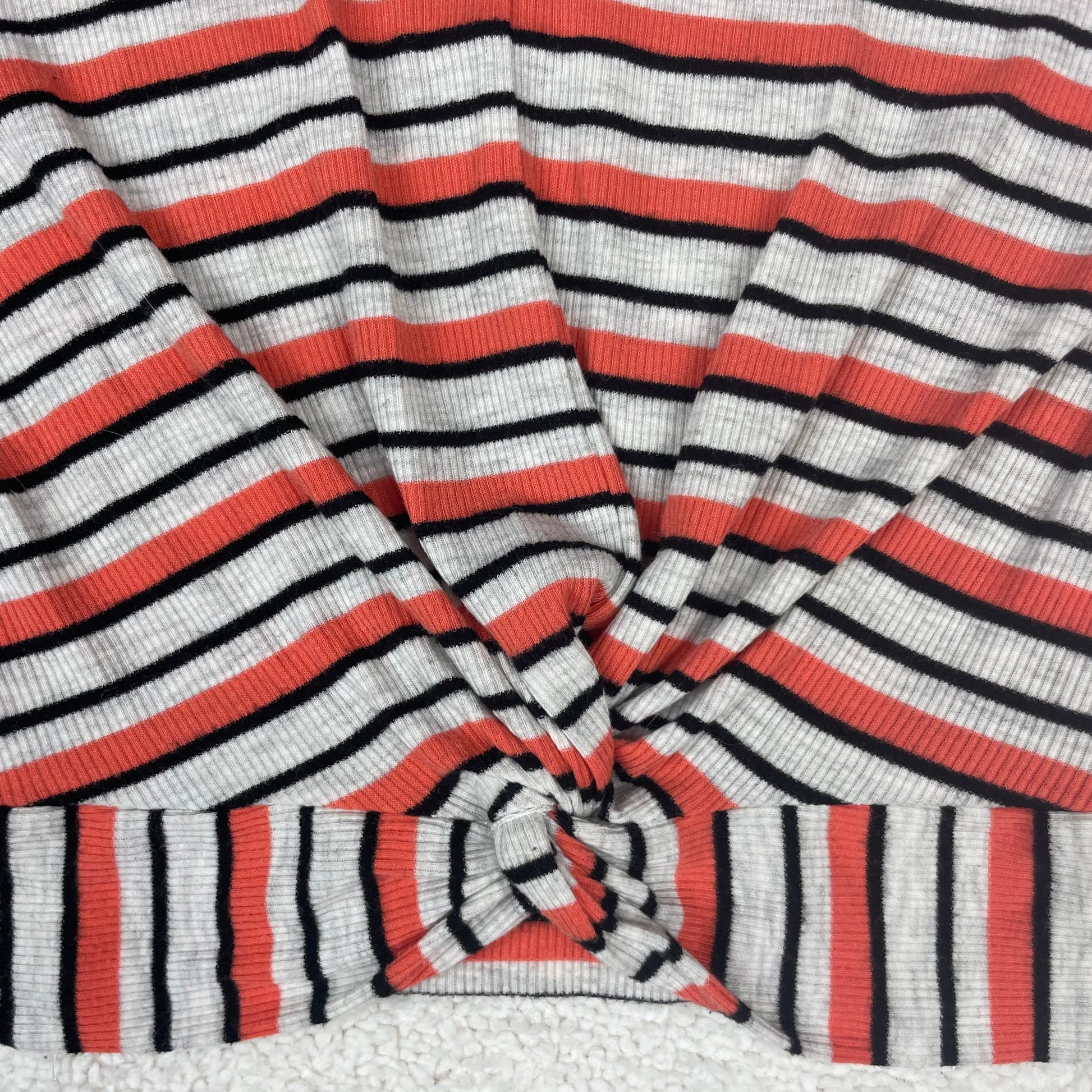 Gestreiftes New Look 915 Girls Ripp-T-Shirt mit Knotendetail, Größe 140/146 – detail