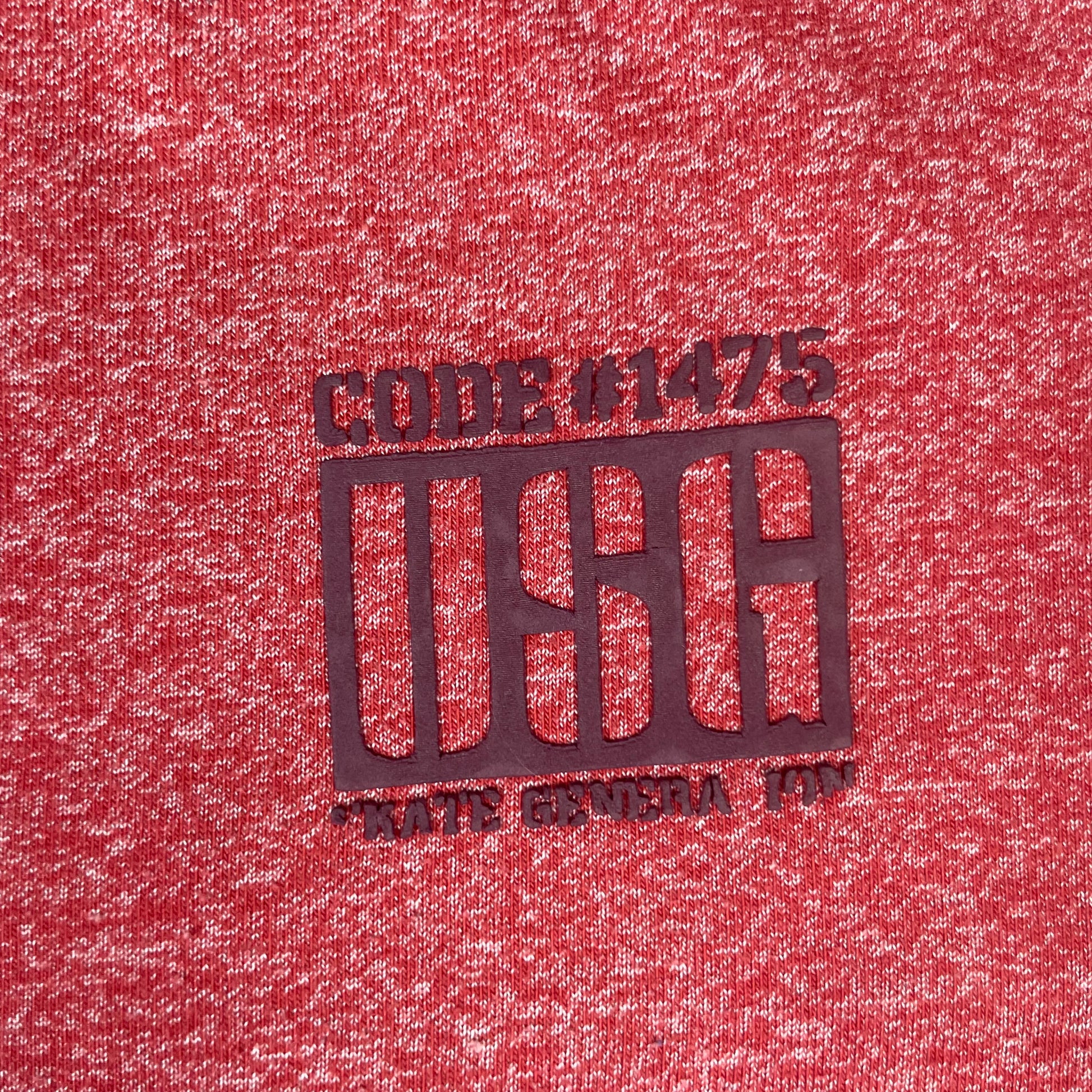 Rotes Yigga Langarmshirt, Größe 146/152, meliert mit Brustprint – detail