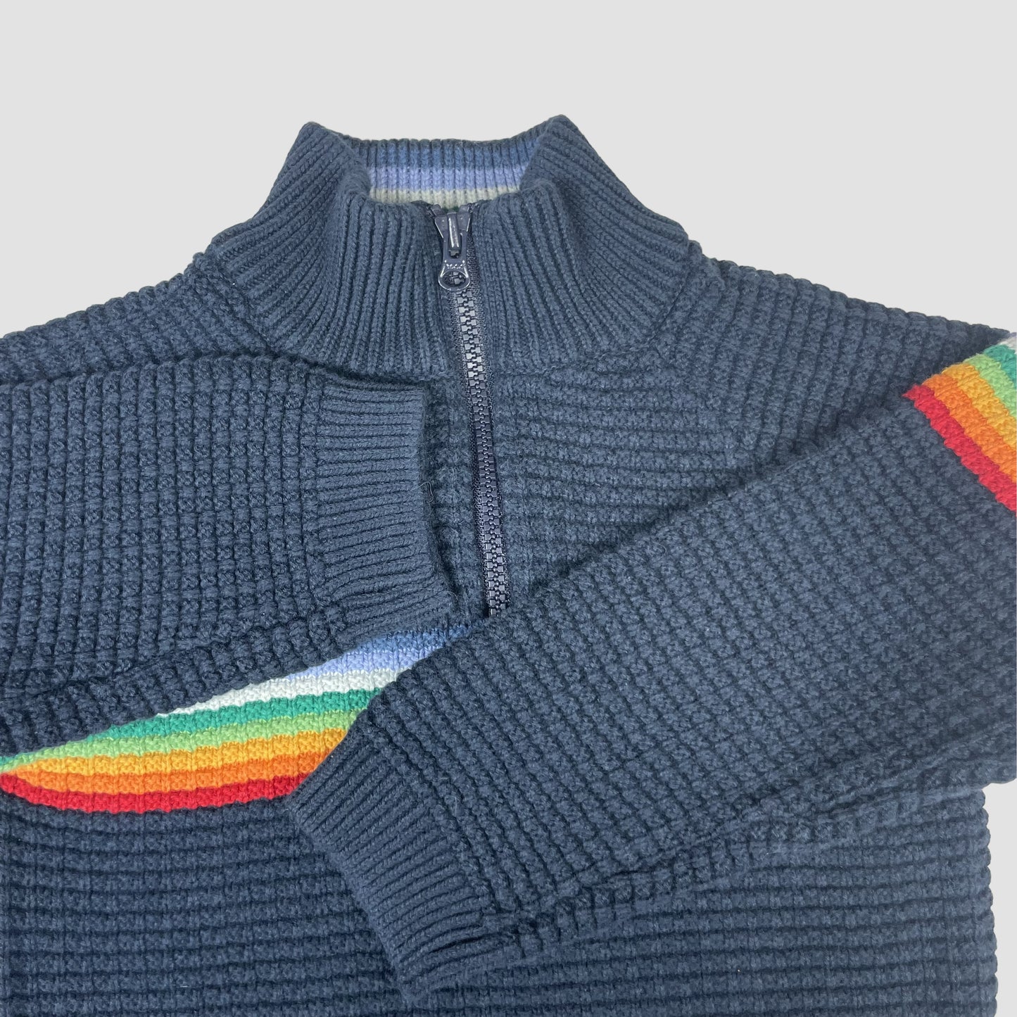 Dunkelblauer Kinder-Halbzip-Pullover mit Regenbogenstreifen, Next, Größe 92 – detail
