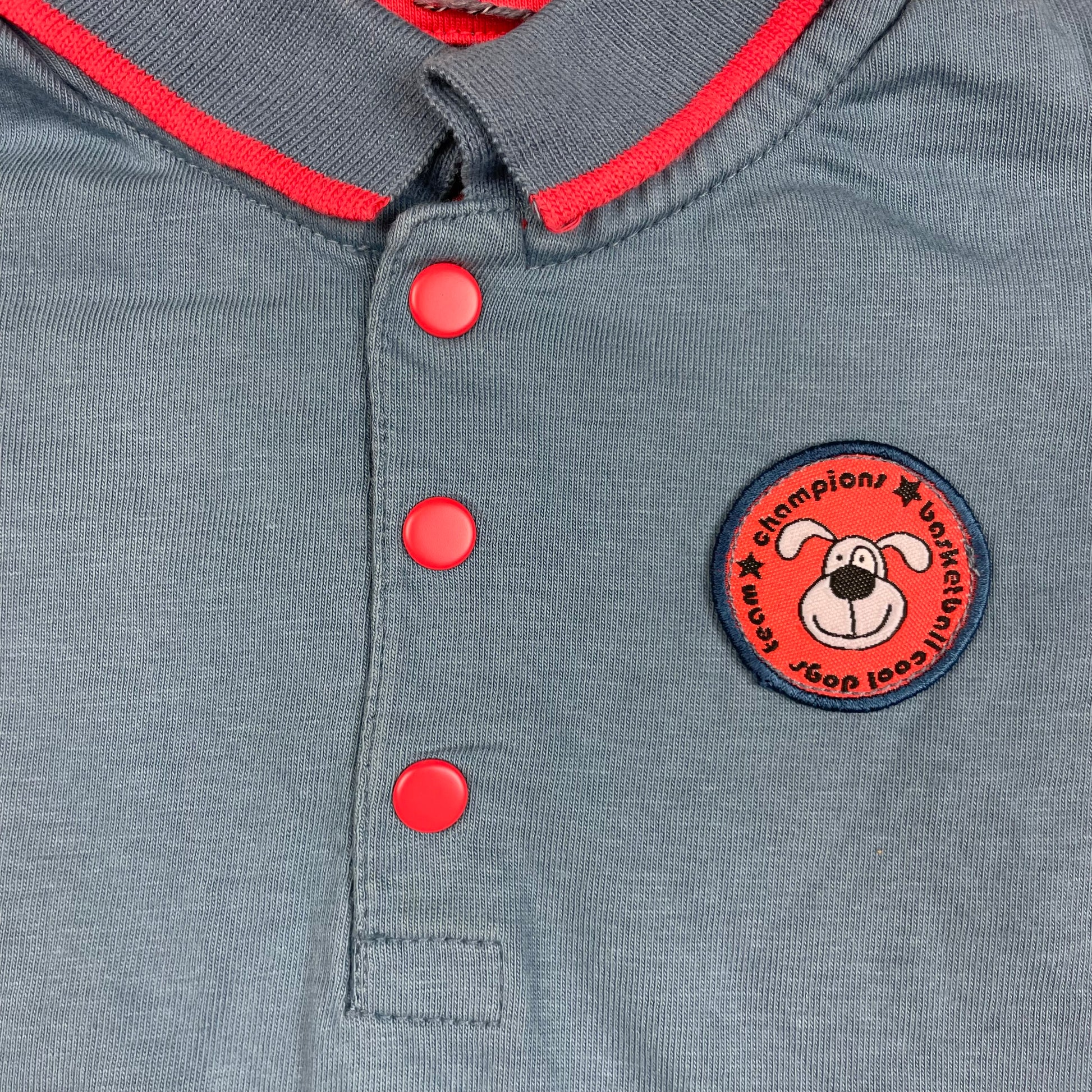 Blaues Sigikid Polo-T-Shirt Größe 74 mit roten Details und Patch