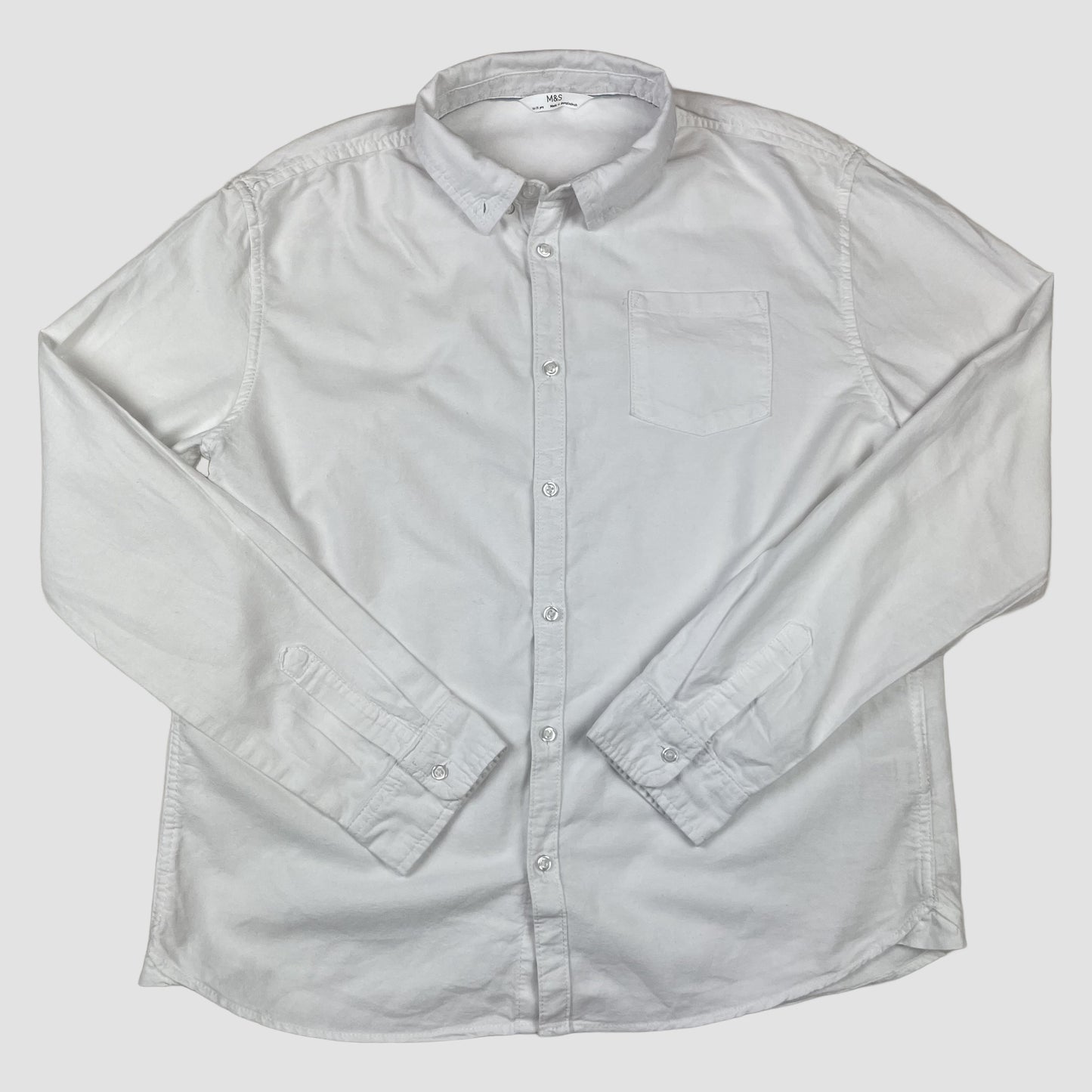 Weißes M&S Baumwoll-Hemd, langarm, mit Brusttasche – front