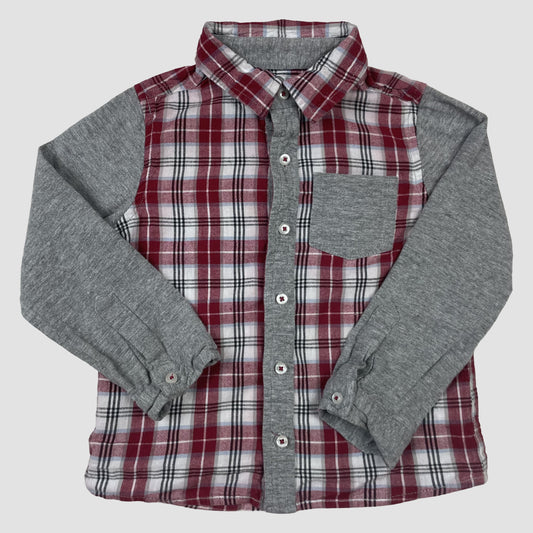 Rotes kariertes Kinderhemd mit grauen Jerseyärmeln und Brusttasche von baby M&Co, Größe 98 (2–3 Jahre) – front