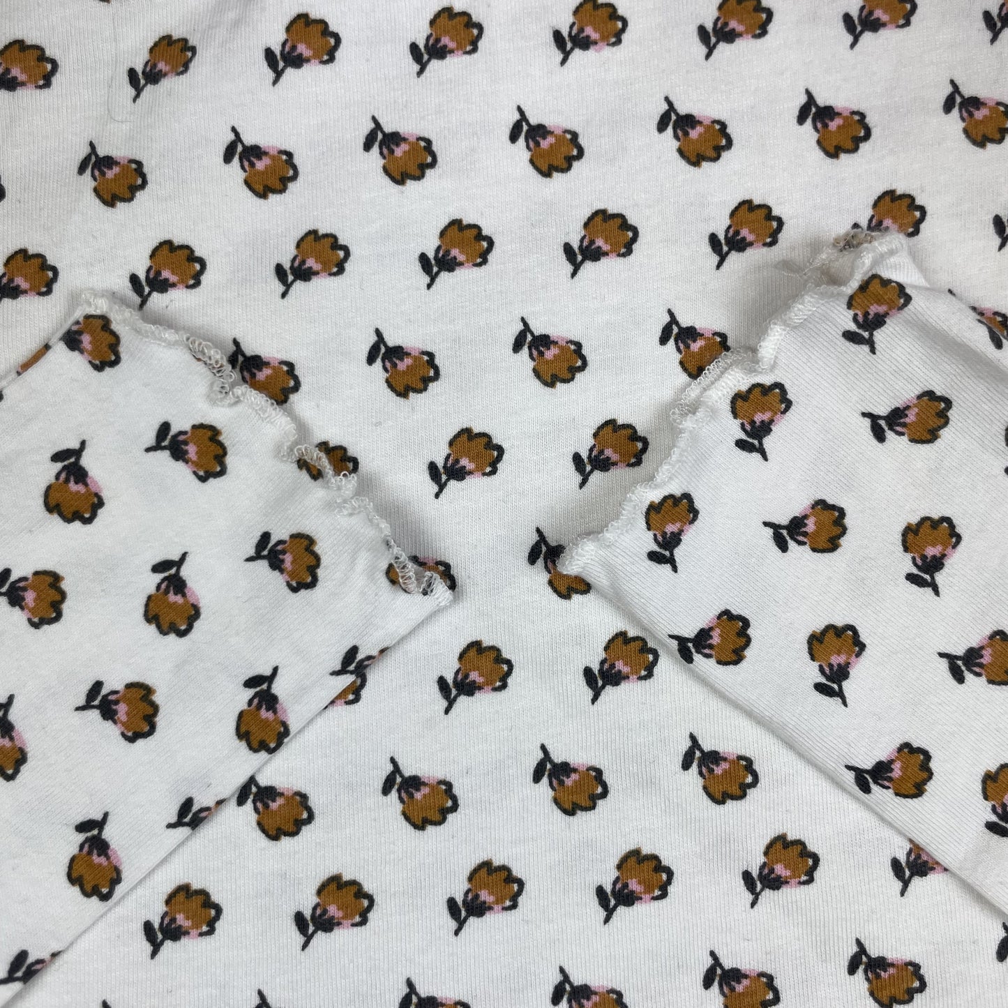 Weiße Langarmbluse von George mit Blumenmuster und Bubikragen, Größe 2–3 Jahre – detail