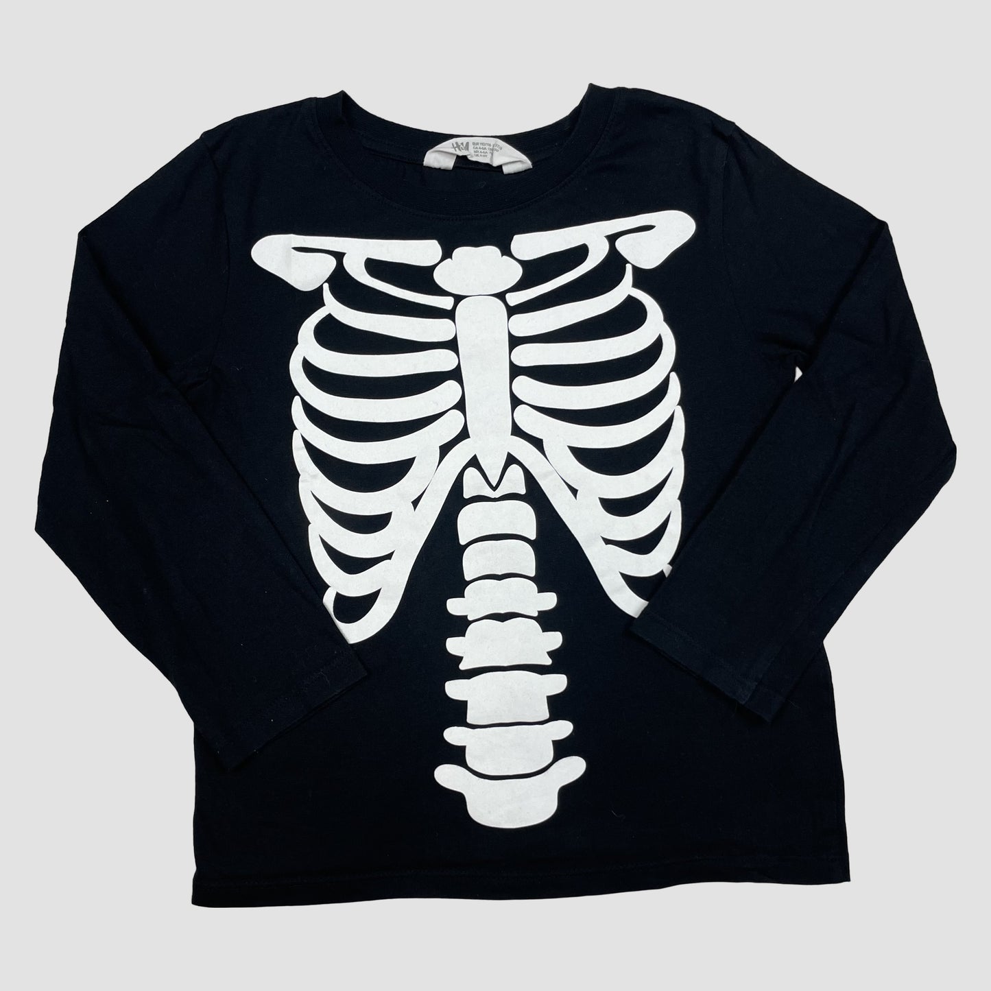 Schwarzes H&M Langarmshirt mit weißem Skelett-Print, Größe 110/116